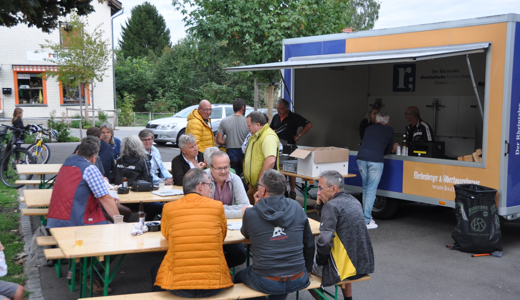 Gute Laune und gute Gespräche und gute Verpflegung: Der Redaktionswagen hat am Mittwoch in der Gemeinde Gams Halt gemacht.