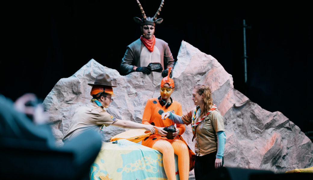  Die Wolfsstufe feierte den Abschluss mit einer grossen Bühnenshow. 