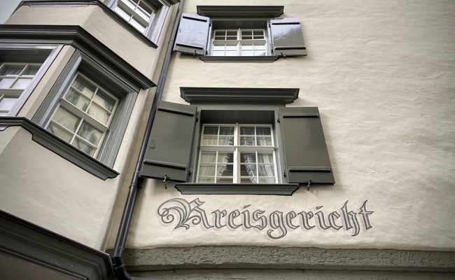 Frau bezichtigt Ex-Mann der mehrfachen Vergewaltigung – er wehrt sich vehement