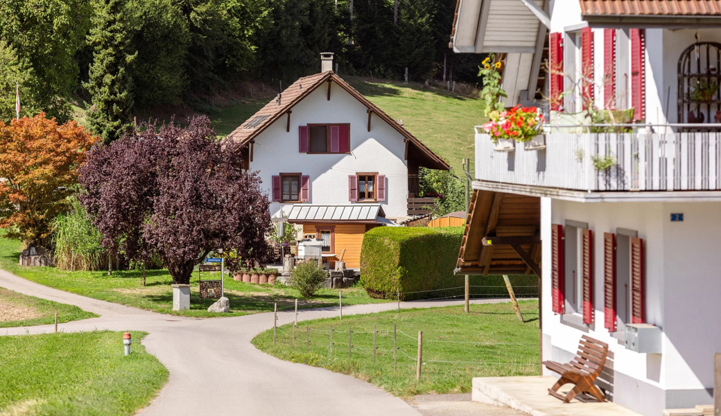 Ausgeträumter Eigenheim-Traum? Häuser in einer ländlichen Region.