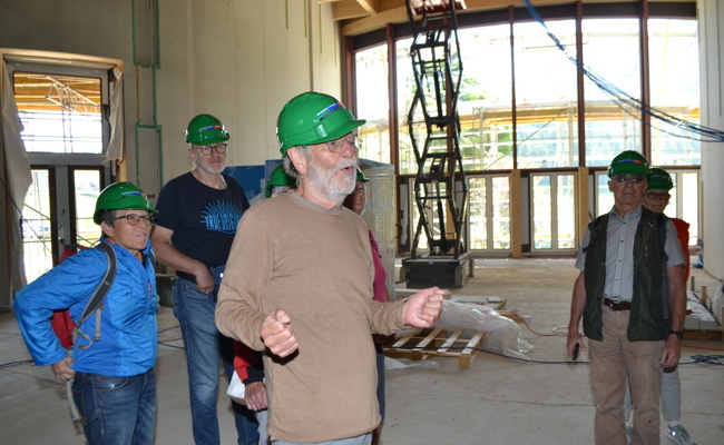 Erste Schritte durch das begehbare Instrument mit Klanghaus-«Vater» Peter Roth