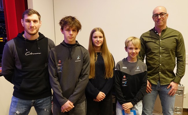 Grabs stösst aufs neue Jahr an und ehrt seinen Sportnachwuchs