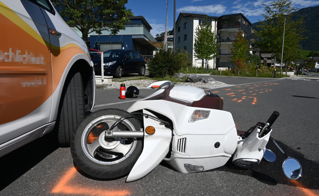 Rollerfahrer bei Vollbremsung gestürzt