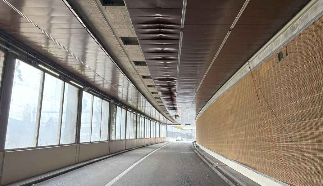 An der Strasseninfrastruktur entstand Sachschaden in noch unbekannter Höhe.