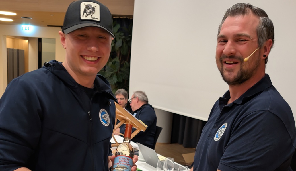 Der Co-Präsident Marc Eggenberger (rechts) begrüsste das neue Vorstandsmitglied Kim Brugger.