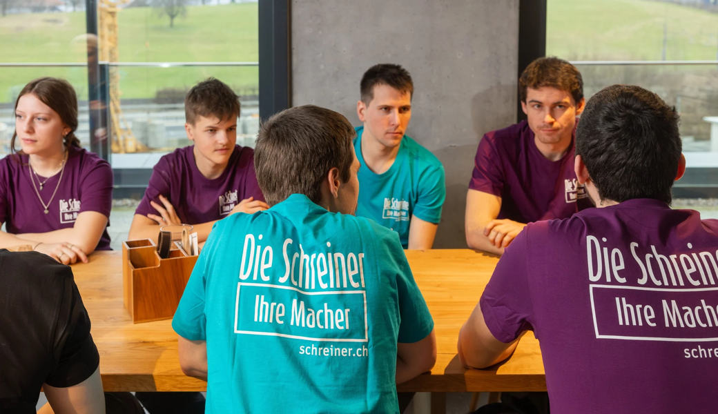 Angehende Schreinerinnen und Schreiner.