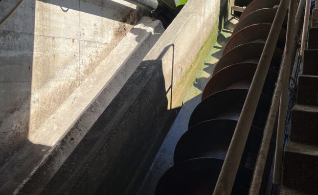 In Wasserförderschnecke eingeklemmt: Feuerwehr musste Schwerverletzten bergen