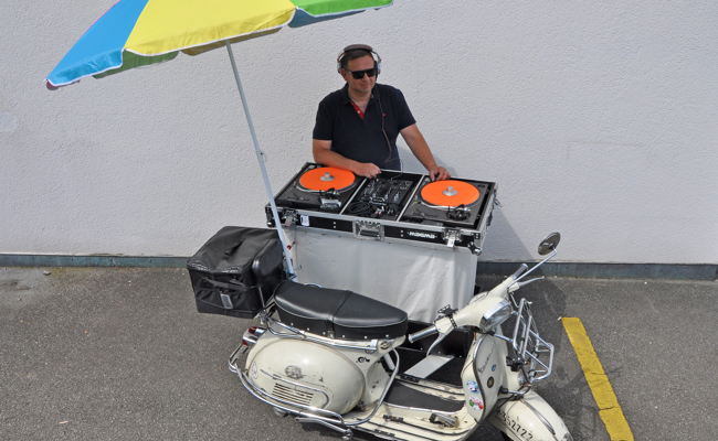 Die grosse Leidenschaft von Patrik Kleger: Vespa und Vinyl