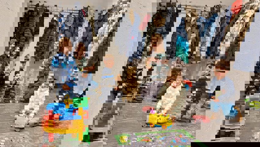  Die Spielecke machte den Kindern grosse Freude. 