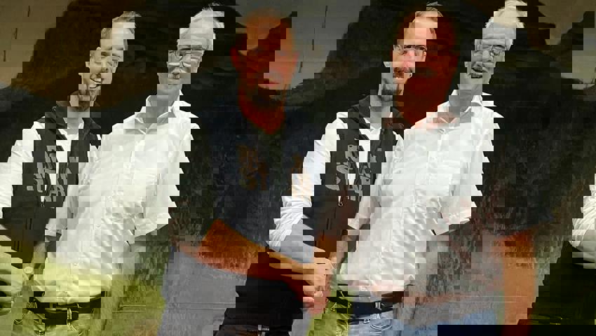  Stabübergabe: Franco Chiani (rechts) übergibt das Präsidentenamt beim Schwingclub Wartau an Markus Schlegel. 