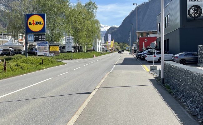 Rennradfahrer verletzt sich bei Zusammenstoss mit Fussgänger