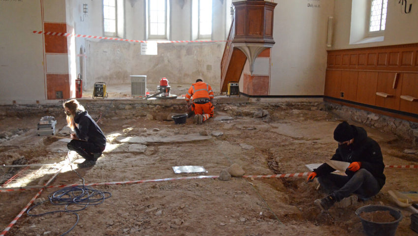  Monatelang waren Mitarbeitende der Kantonsarchäologie in der Kirche Sax beschäftigt.