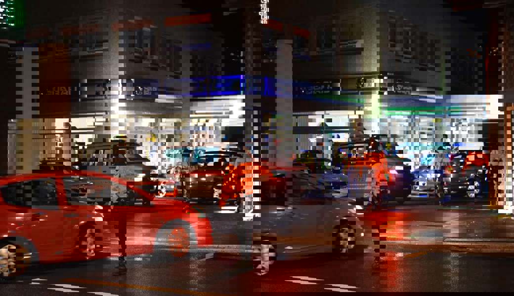 Lichtkontrolle von Kantonspolizei und TCS bei der Riet-Garage AG in Sevelen. Heini Schwendener