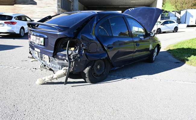Drei Verletzte nach Auffahrkollision zwischen zwei Autos