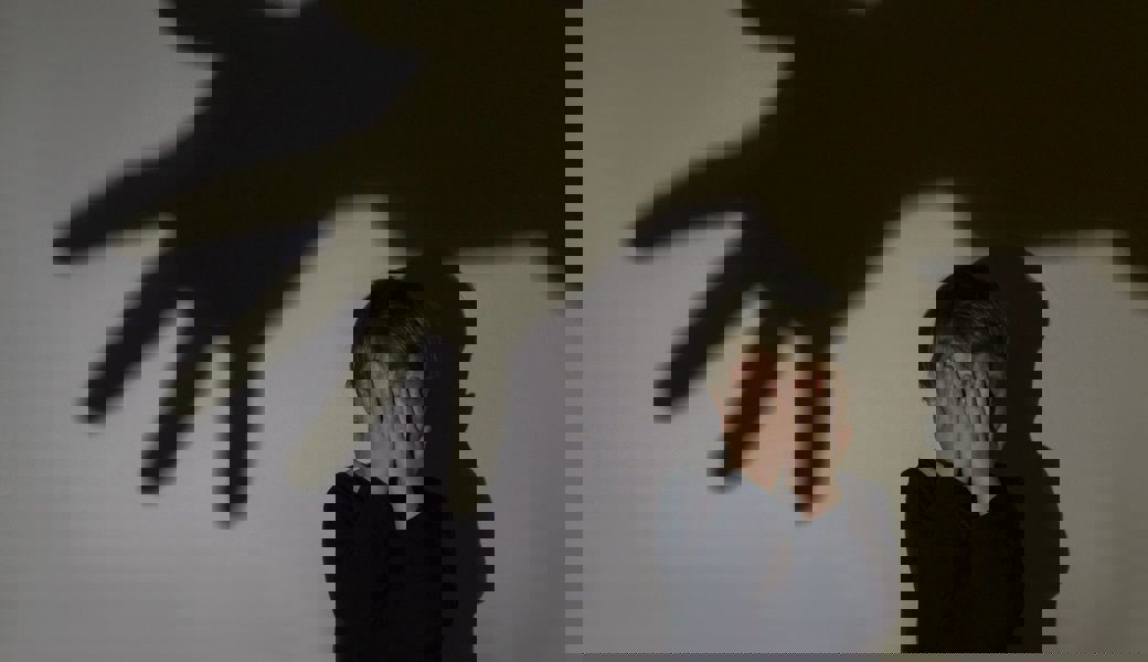 Rentner schlief nackt neben Ferienbub und findet nichts dabei: «Wir sind doch zwei Burschten» – so urteilt das Gericht