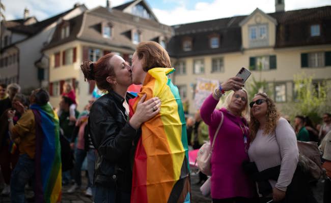 «Wir sind mutig und offen»: Zur ersten «Mini-Pride» wird Lichtensteig laut, bunt und queer