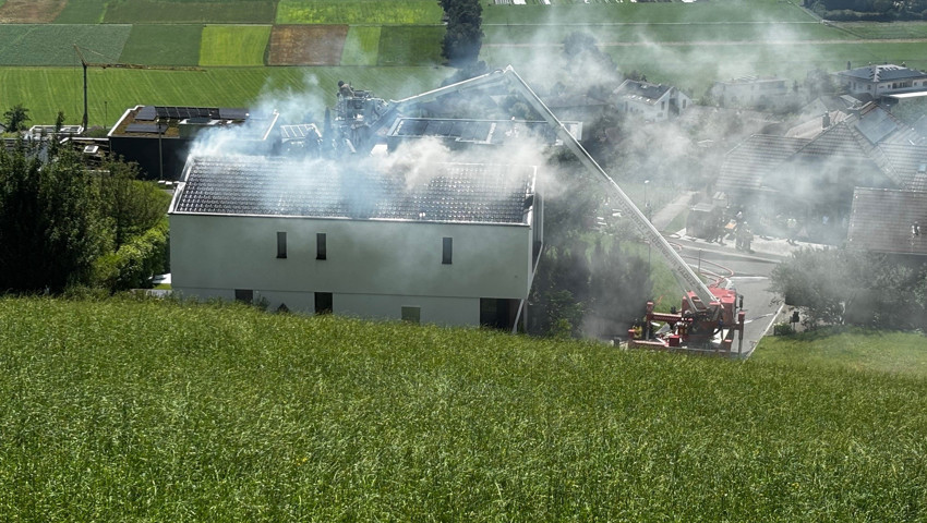 Der Dachstuhl war in Brand geraten. Der Dachstuhl war in Brand geraten.