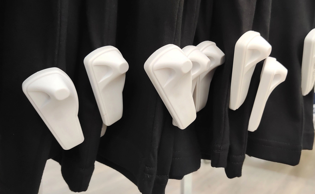 Dieb macht sich mit Daunenjacken im Wert von 3000 Franken aus dem Staub