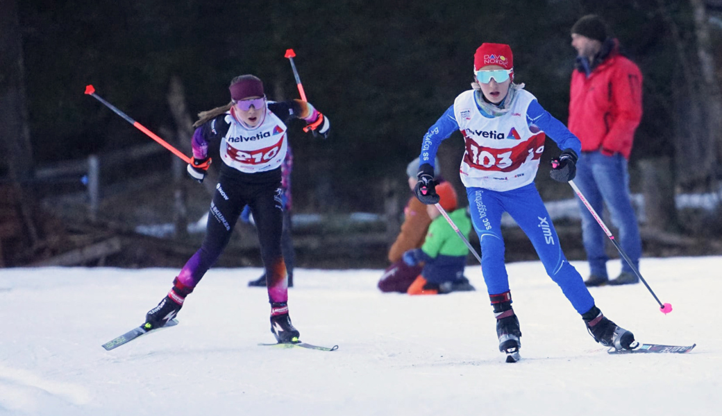 Lena Diezig vom SSC Toggenburg (rechts) feierte in Kandersteg einen Sieg in ihrem Jahrgang.