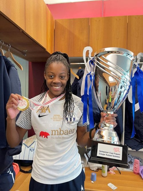  1. Mai / 6. Juni: Die Haager Fussballerin Lydia Andrade gewinnt mit dem Team FC Zürich Frauen erst den Schweizer Cup, danach die Meisterschaft. 