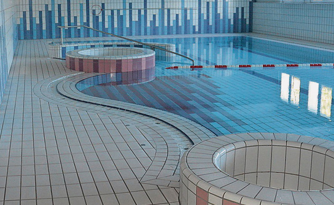 Neubau des Lukashaus-Hallenbads verzögert sich um ein Jahr