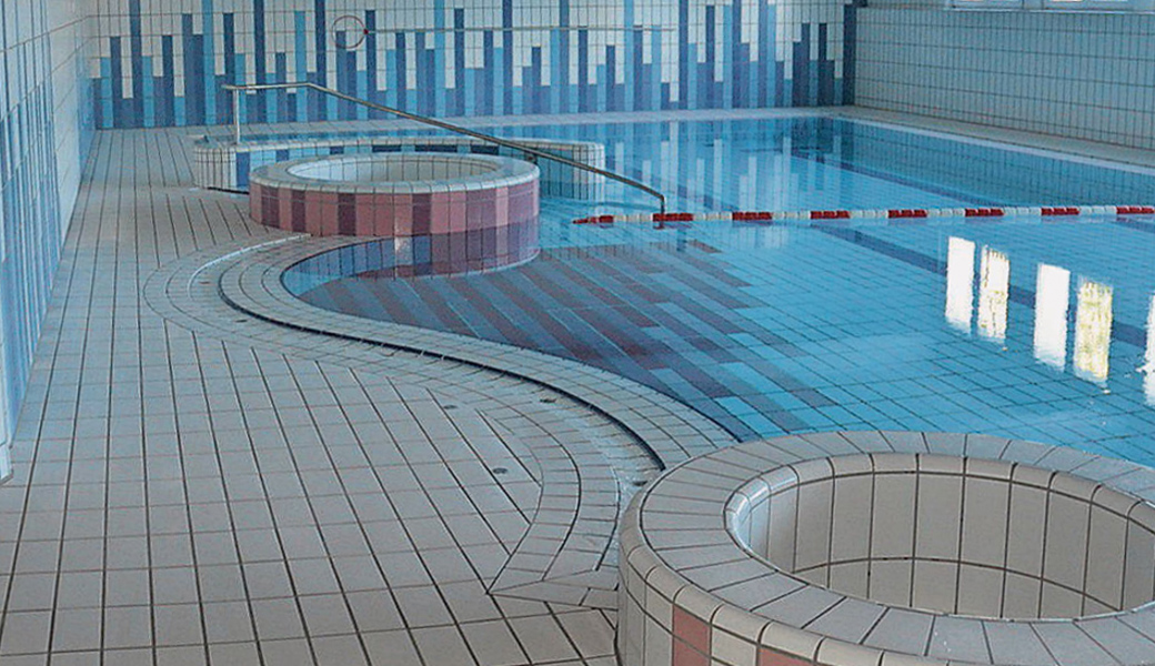 Das bestehende Becken eignet sich nicht mehr für den Schwimmunterricht.