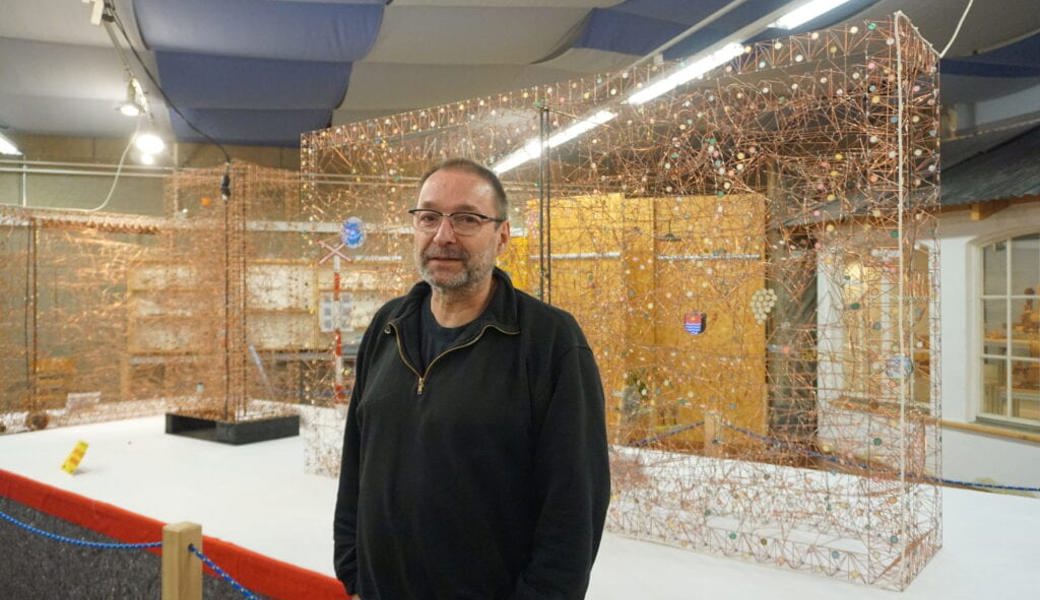  In der Erlebniswelt Toggenburg stellt «Chügelibahn»-Künstler Alain Schartner seine Werke aus. Bilder: Alec Nedic