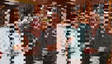 «Öppis Panierts» aus jeder Küche: Werdenberger Hobbyköchin und Hobbykoch machen bei SRF-«Mini Chuchi, dini Chuchi» mit