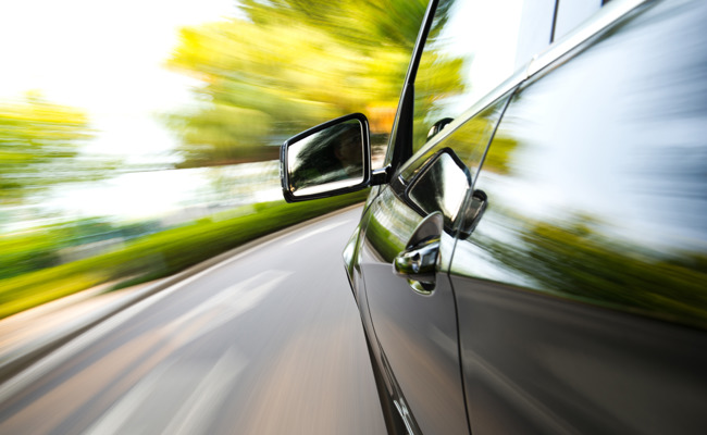 127 statt 60 km/h: Ausweis weg und Anzeige am Hals