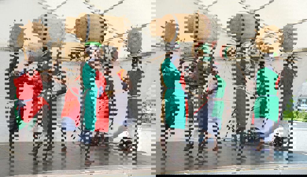  Die Trommelperformance der Inganzamarimbo-Truppe als eindrückliches Schauspiel. 