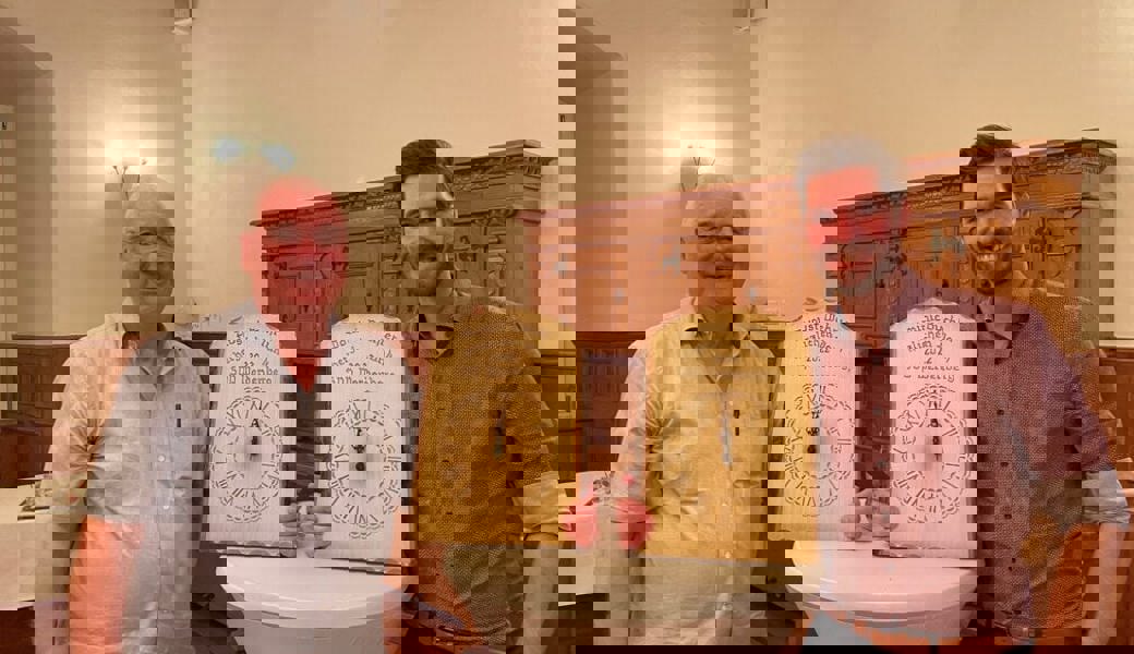  August Wehrli (links) und Dominic Büchler wurden an der Hauptversammlung der SVP Werdenberg geehrt. 