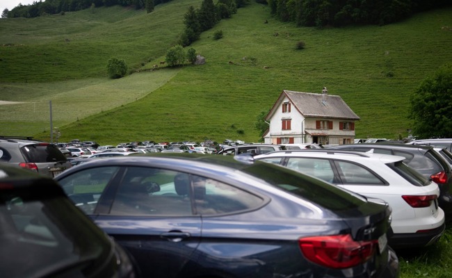 Verkehrschaos beim Alpstein: Kanton will Parkplätze reduzieren und Reservationssystem prüfen