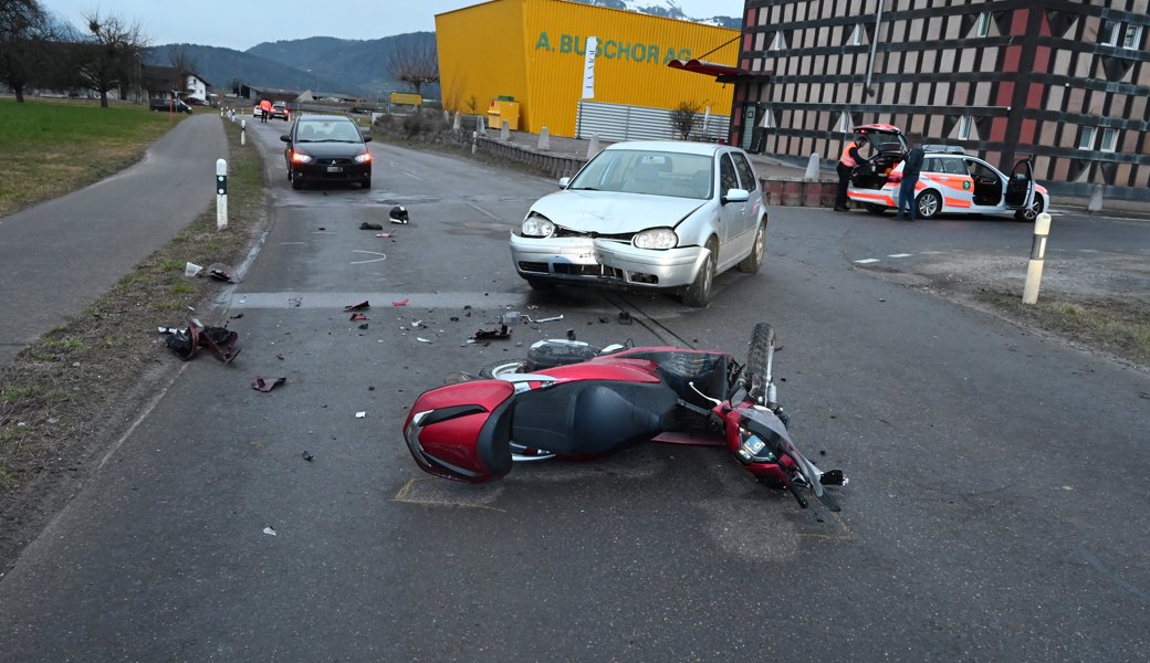 Unbestimmt verletzt: Autofahrer übersah einen Motorradfahrer
