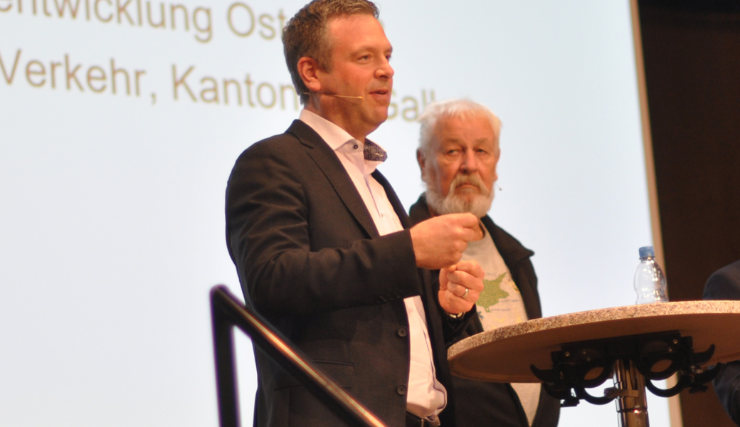 Brachten ihre Argumente auf die Bühne: Andreas Wälti (links) und Bruno Ravelli.