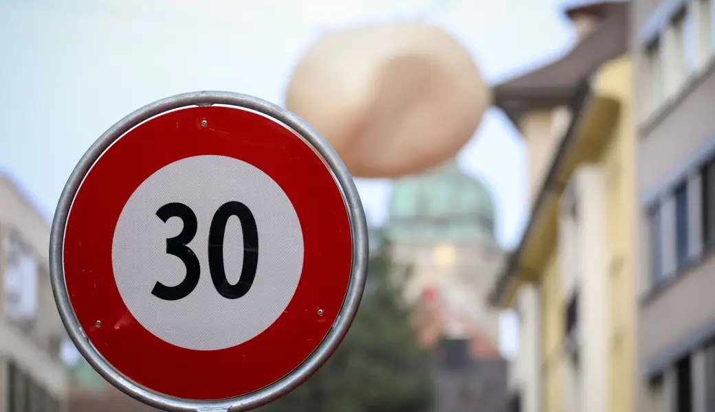 Tempo 30 auf Hauptachsen soll im Kanton St.Gallen nur noch im absoluten Notfall möglich sein: Darüber stimmt nächstes Jahr das Volk ab.