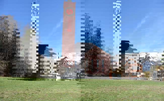 Die Uhr der evangelischen Kirche Buchs ist in Revision