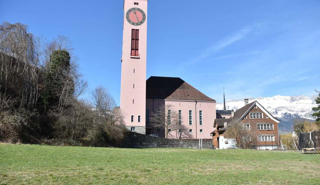 Stillstand: Derzeit kann die Zeit nicht von der Uhr der evangelischen Kirche abgelesen werden. 