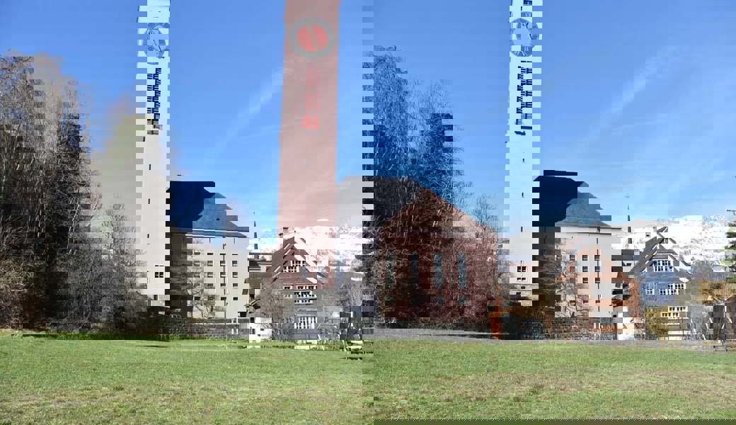 Stillstand: Derzeit kann die Zeit nicht von der Uhr der evangelischen Kirche abgelesen werden. 