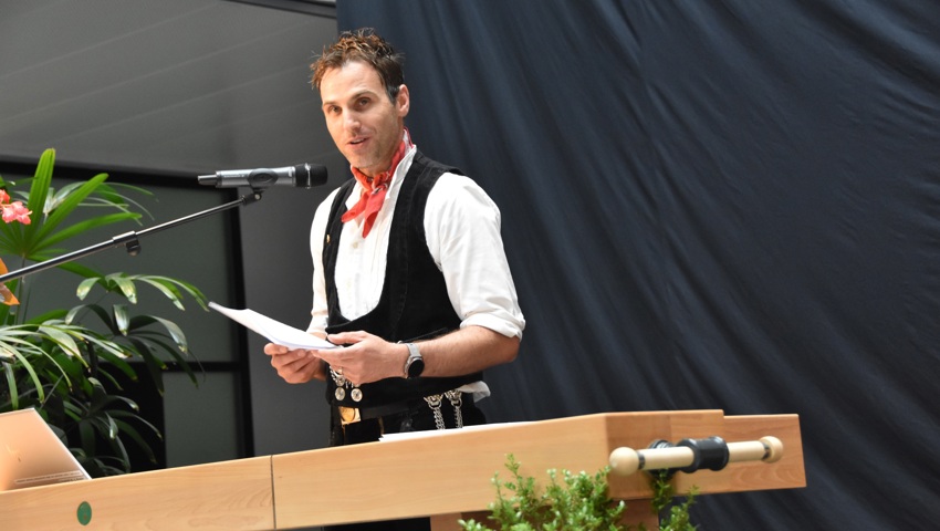 Sektionspräsident Dario Jäger von Holzbau Schweiz ging auf die vielversprechende Zukunft der Berufsleute ein.
