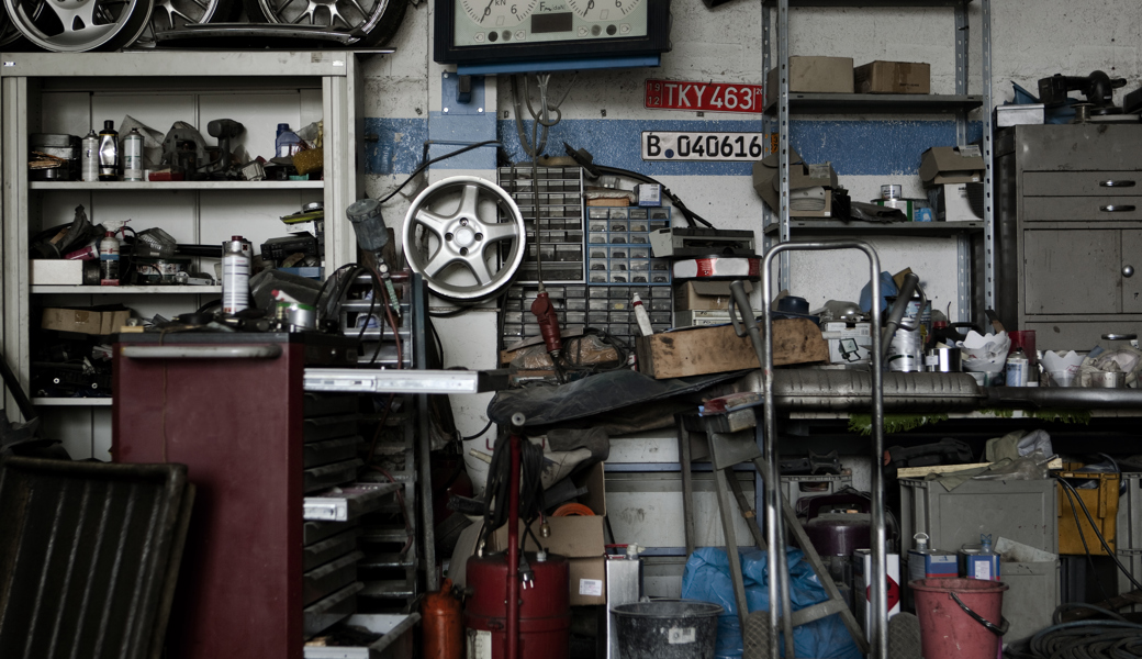 Der Nachbarschaftsstreit zwischen dem Ehepaar und dem Garagisten dauert bereits seit 2012 an. 