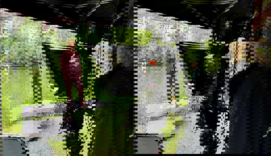 Bundespräsidentin Karin Keller-Sutter spricht zur Schweiz. Am Fernsehen zu sehen und so hören ist sie jedoch erst am 1. August. 