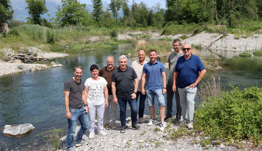  Die Kommission des Werdenberger Binnenkanalunternehmens begutachtete im Anschluss an ihre Arbeitssitzung die positive Entwicklung des Gewässerabschnitts in Sevelen.