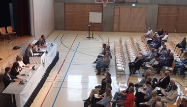 Personalbestand einfrieren, umsichtiger budgetieren: Zwei Ortsparteien stellen Forderungen an den Stadtrat