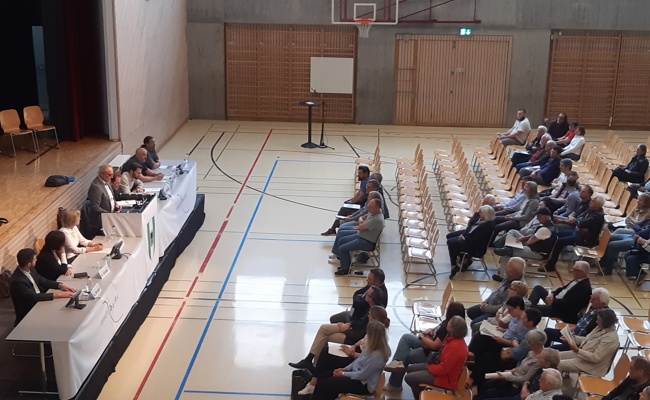 Personalbestand einfrieren, umsichtiger budgetieren: Zwei Ortsparteien stellen Forderungen an den Stadtrat