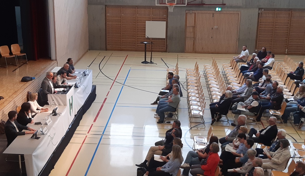 Personalbestand einfrieren, umsichtiger budgetieren: Zwei Ortsparteien stellen Forderungen an den Stadtrat