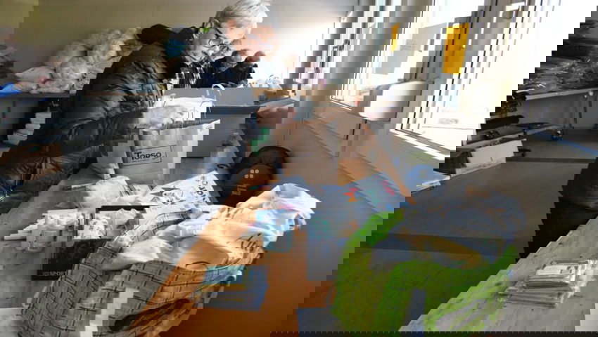  Das Material wird sortiert und für den Transport bereitgestellt.