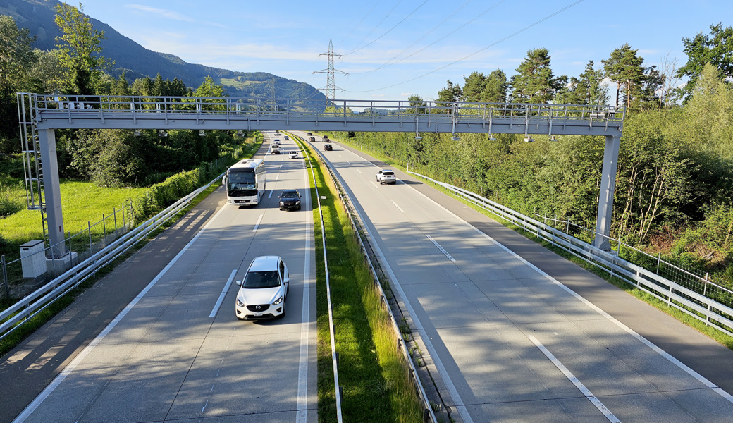 Neuer Blitzer über der Autobahn? Diese Anlage misst nicht den Abstand
