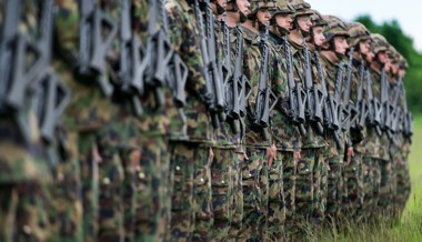 Heimliche Änderung: Bundesrat überrumpelt Pfarrer mit Militärpflicht