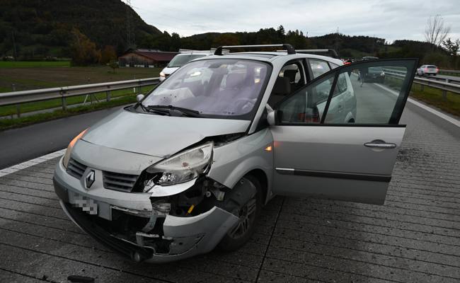 Grosser Schaden bei Auffahrkollision im Morgenverkehr