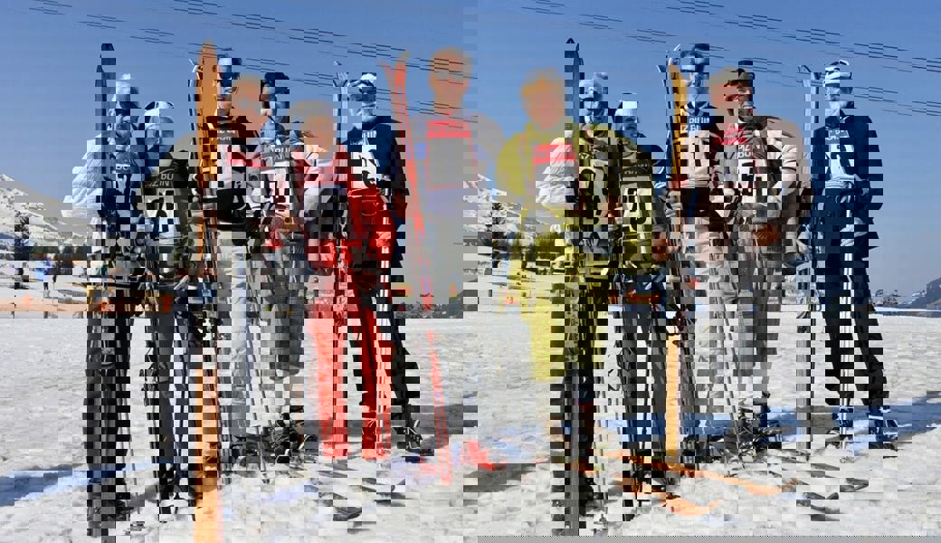  Am Nostalski-Rennen legen Teilnehmerinnen und Teilnehmer besonders Wert auf ihr Vintage-Tenü. 